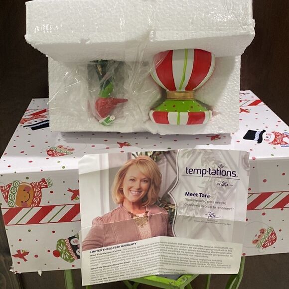 Temptations by Tara. Limited Edition cardinal trees. Holiday decor. NWB. - Picture 2 of 8